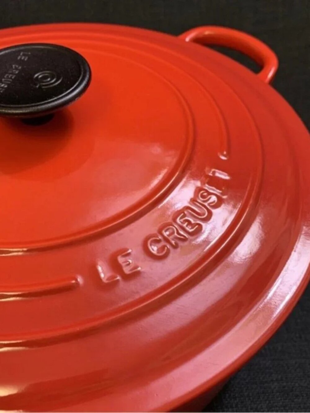 LE CREUSET 3.5 - 4 Quart Traditional Round Dutch Oven - CERISE RED - NWT - Picture 3 of 9
